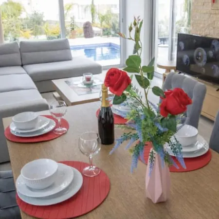 Βίλα Mylos Luxury 3 Bed With Private Pool *